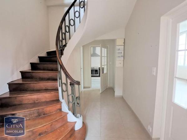 Appartement à louer 4 pièces 109.66m²