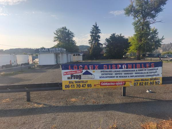 Local Commercial
         3 pièces
        - 100 m² 90 000 € *