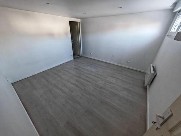 Le Poinçonnet, Maison habitable de suite, 3 chambres, 88 m2, garage et cours avant et arrière