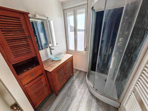 Le Poinçonnet, Maison habitable de suite, 3 chambres, 88 m2, garage et cours avant et arrière