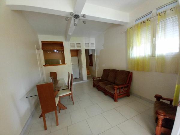 Appartement à louer    2 pièces • 45 m2 Le Gosier