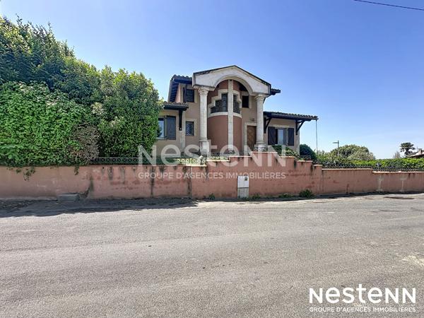 Maison d'architecte a vendre avec garage sur Auch 122 m2  4 chambres