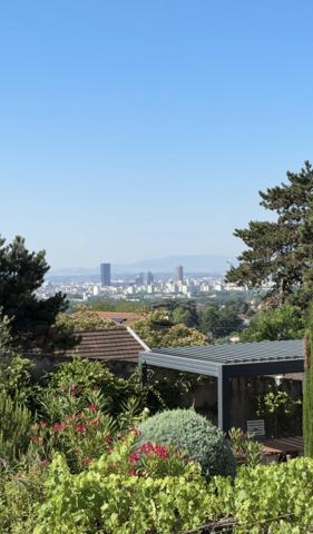 Jolie et spacieuse maison limite Caluire avec superbe vue