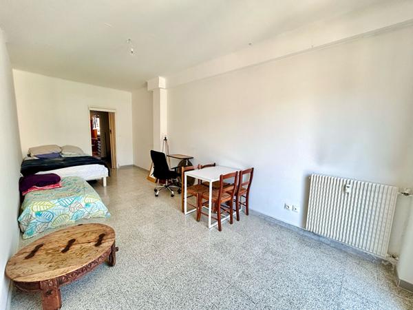 EXCLUSIVITÉ- NICE RIQUIER - Appartement traversant de 3 Pièces 74m² en étage élevé + Terrasse et Balcon