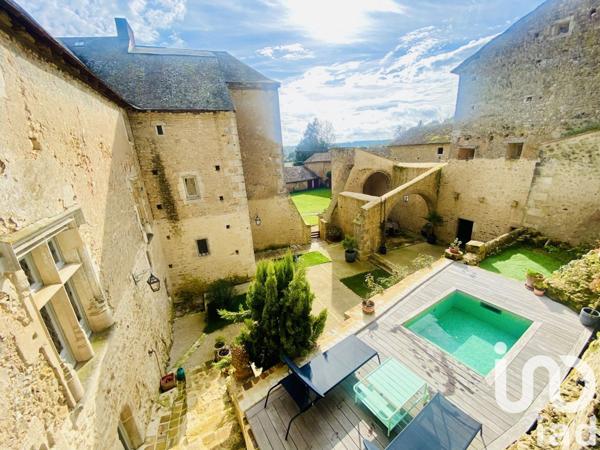 Maison 9 pièces de 374 m² à Poitiers (86000)