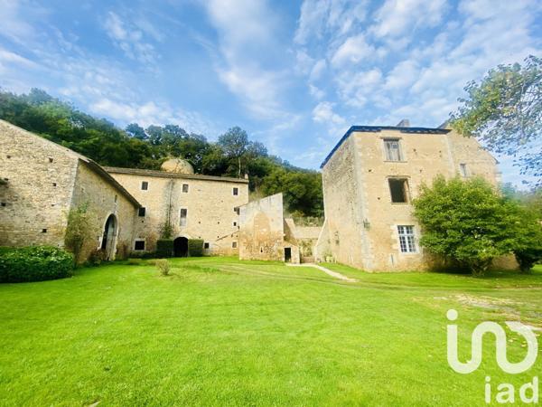 Maison 9 pièces de 374 m² à Poitiers (86000)