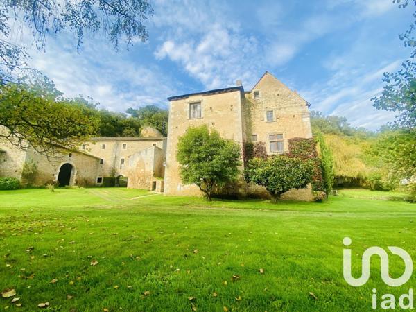 Maison 9 pièces de 374 m² à Poitiers (86000)