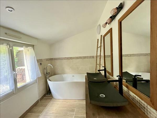 Maison à louer |  ARTIGUES PRES BORDEAUX |  5 pièces | 153 m²