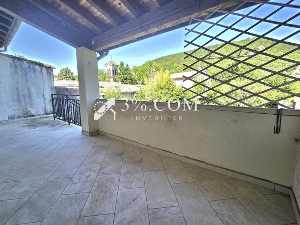 Maison de village
                                                                                                                                                                                                                                                                                                                        7 pièce(s)                                                                                                                                                                                                          5 chambre(s)                                                                                                                                                                                                          120  m²