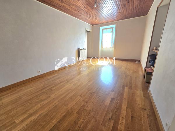 Maison de village
                                                                                                                                                                                                                                                                                                                        7 pièce(s)                                                                                                                                                                                                          5 chambre(s)                                                                                                                                                                                                          120  m²