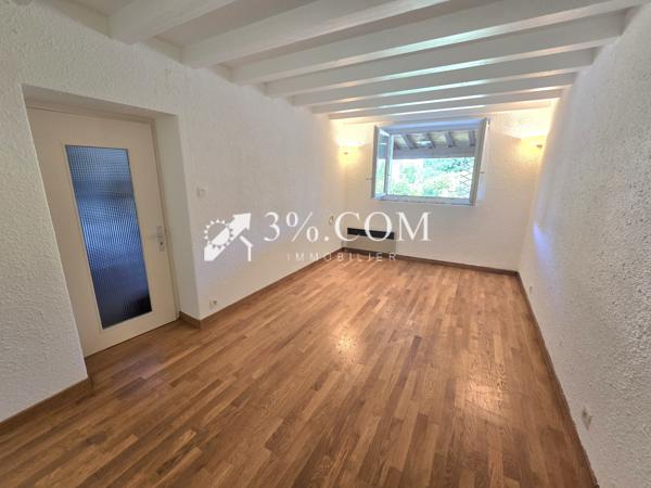 Maison de village
                                                                                                                                                                                                                                                                                                                        7 pièce(s)                                                                                                                                                                                                          5 chambre(s)                                                                                                                                                                                                          120  m²