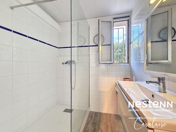 Villa 140 m² vue mer et piscine à 20 minutes à pied des plages de Cavalaire