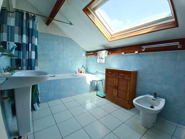 Familles XL, entrepreneurs ou travailleurs à domicile seront ravis par cette maison qui offre multitude de possibilités.