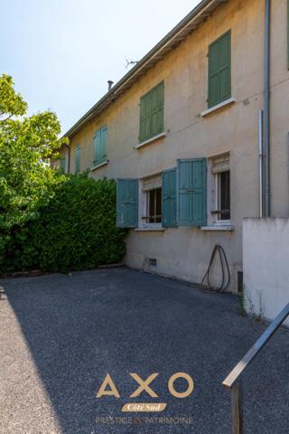 EXCLUSIVITE - MEYREUIL - MAISON DE VILLE - A RENOVER - 71 M2 - T4 - JARDIN - PISCINABLE - PARKING - 320 000