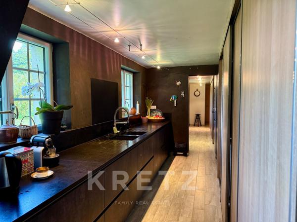 Manoir du XVIe restauré, 12 chambres, dépendances, piscine tennis 2Ha