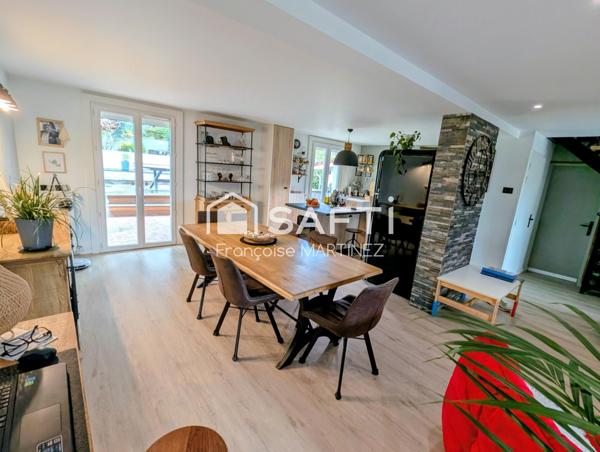 1 véranda au Nord avec vue sur les Alpes ; 1 piscine sur terrasse bois avec salons détente au Sud