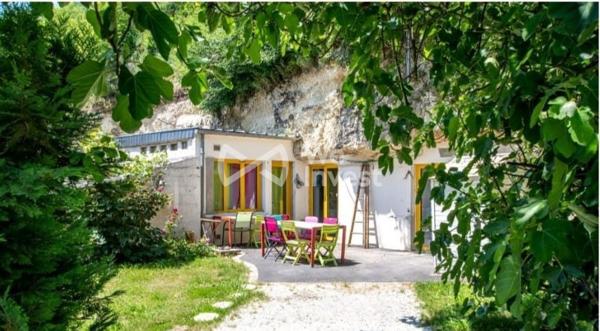Ensemble immobilier troglodytique