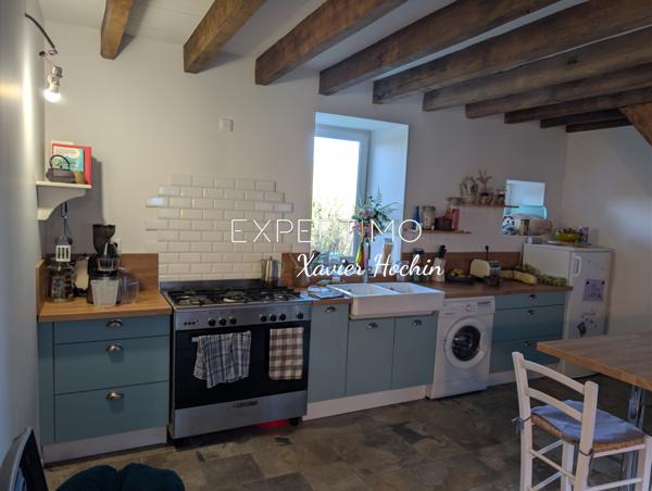 Youx (63700) Charmante maison rénovée avec grand terrain.