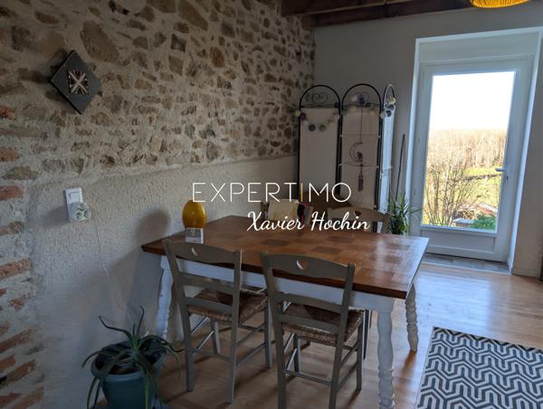Youx (63700) Charmante maison rénovée avec grand terrain.