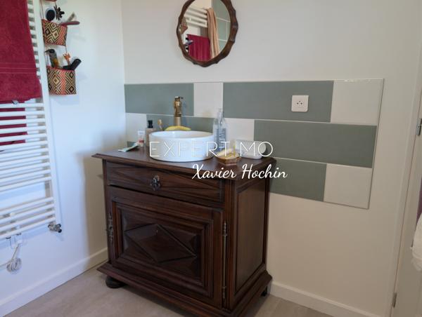 Youx (63700) Charmante maison rénovée avec grand terrain.