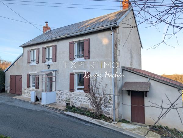 Youx (63700) Charmante maison rénovée avec grand terrain.