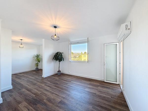 Saint-Cyr-sur-Mer (83270) Appartement de T3/T4 - cave et stationnement privatif