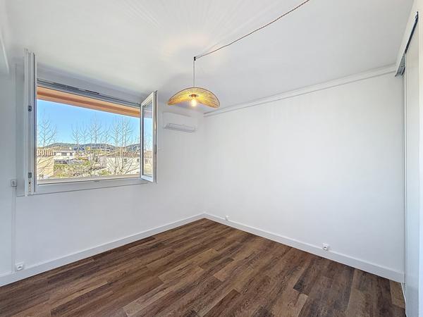 Saint-Cyr-sur-Mer (83270) Appartement de T3/T4 - cave et stationnement privatif