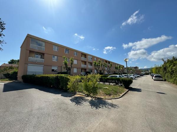 Saint-Cyr-sur-Mer (83270) Appartement de T3/T4 - cave et stationnement privatif