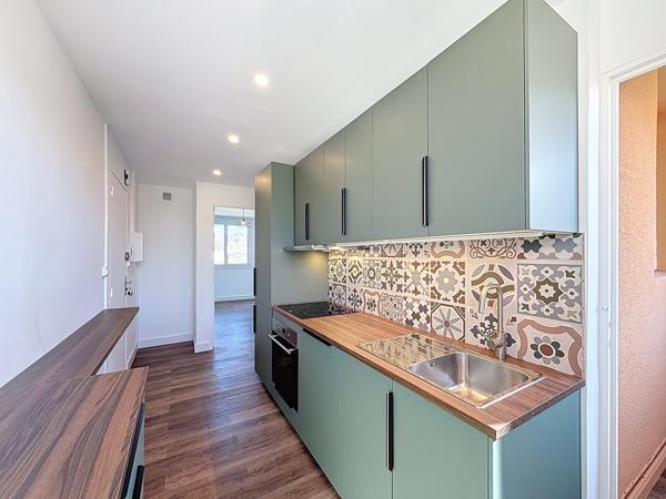 Saint-Cyr-sur-Mer (83270) Appartement de T3/T4 - cave et stationnement privatif