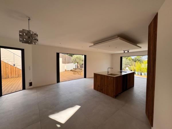 Lorgues (83510) LORGUES- Villa contemporaine lumineuse - Jardin 650 m² & double garage type