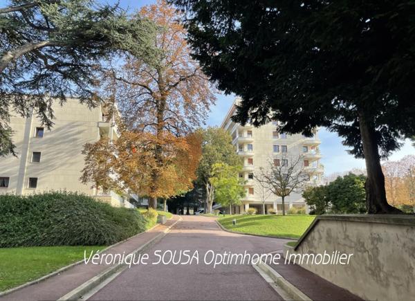 Coup de cœur au centre-ville – 2/3 pièces avec extérieur et parking