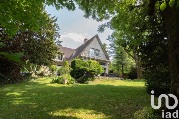 Maison à vendre 10 pièces 238 m² La Celle-Saint-Cloud