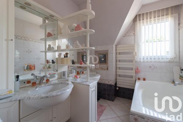 Maison à vendre 10 pièces 238 m² La Celle-Saint-Cloud