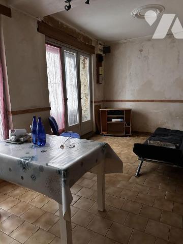 RICHELIEU CENTRE
Maison d'habitation d'environ 85 m² à rafraichir, avec grenier aménageable su...