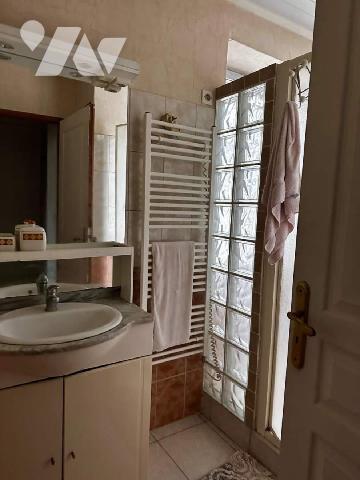 RICHELIEU CENTRE
Maison d'habitation d'environ 85 m² à rafraichir, avec grenier aménageable su...