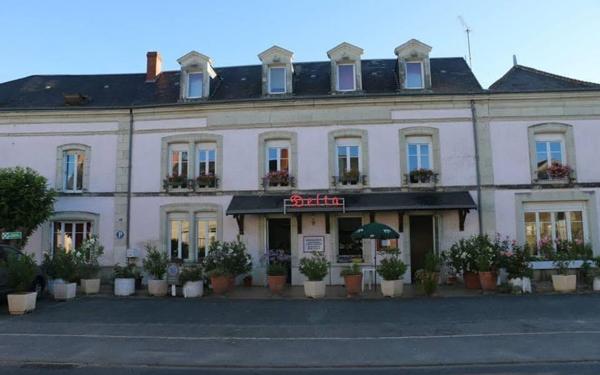 Immeuble à vendre    2 pièces •  Lencloître