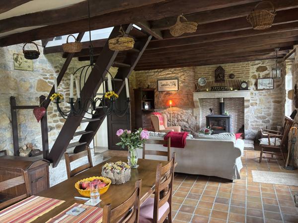 Neuvy-le-Barrois - Maison authentique avec un terrain de 2 330 m² dans un cadre rural paisible Neuvy-le-Barrois (18600)