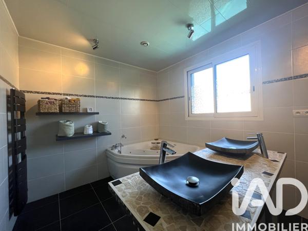 Maison à vendre 5 pièces 206 m² Saint-Pierre-du-Mont