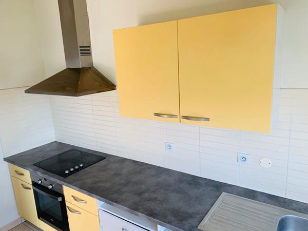 Beau F2 à Moufia Sainte-Clotilde loué