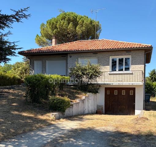 Magnac sur Touvre. Maison 84 m² sur sol sol semi enterré avec jardin