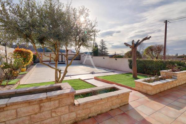 VILLA TYPE 5 TERRASSE PISCINE JARDIN PARKING