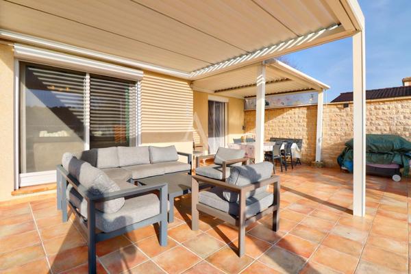 VILLA TYPE 5 TERRASSE PISCINE JARDIN PARKING