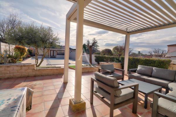 VILLA TYPE 5 TERRASSE PISCINE JARDIN PARKING