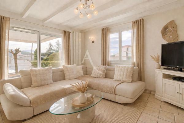 VILLA TYPE 5 TERRASSE PISCINE JARDIN PARKING