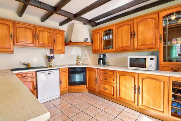 VILLA TYPE 5 TERRASSE PISCINE JARDIN PARKING