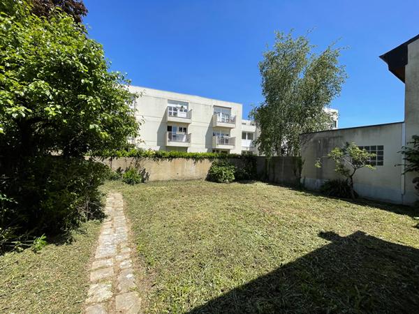 Achat Terrain - 299 m² (réf : AM24504d)