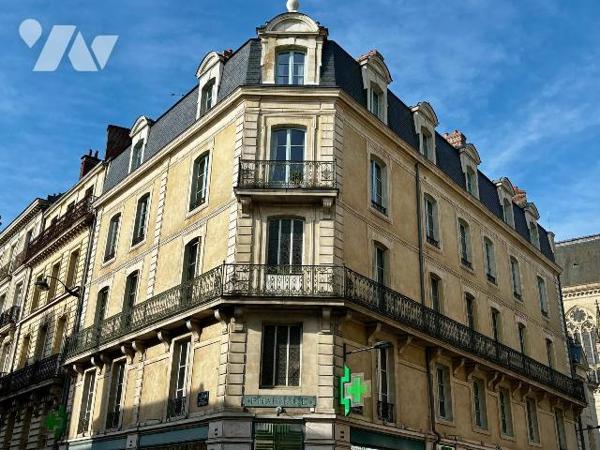 RENNES CENTRE VILLE - APPARTEMENT TYPE 5 - EXCELLENT ETAT
Au sein d'une copropriété du XIX siè...