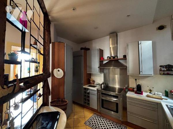 RENNES CENTRE VILLE - APPARTEMENT TYPE 5 - EXCELLENT ETAT
Au sein d'une copropriété du XIX siè...