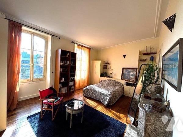 RENNES CENTRE VILLE - APPARTEMENT TYPE 5 - EXCELLENT ETAT
Au sein d'une copropriété du XIX siè...