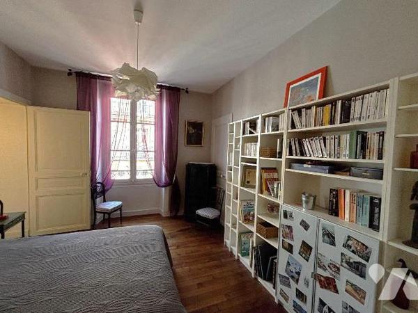 RENNES CENTRE VILLE - APPARTEMENT TYPE 5 - EXCELLENT ETAT
Au sein d'une copropriété du XIX siè...